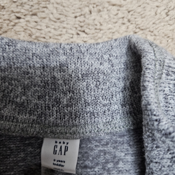 Sweaters - Picture 11 of 12